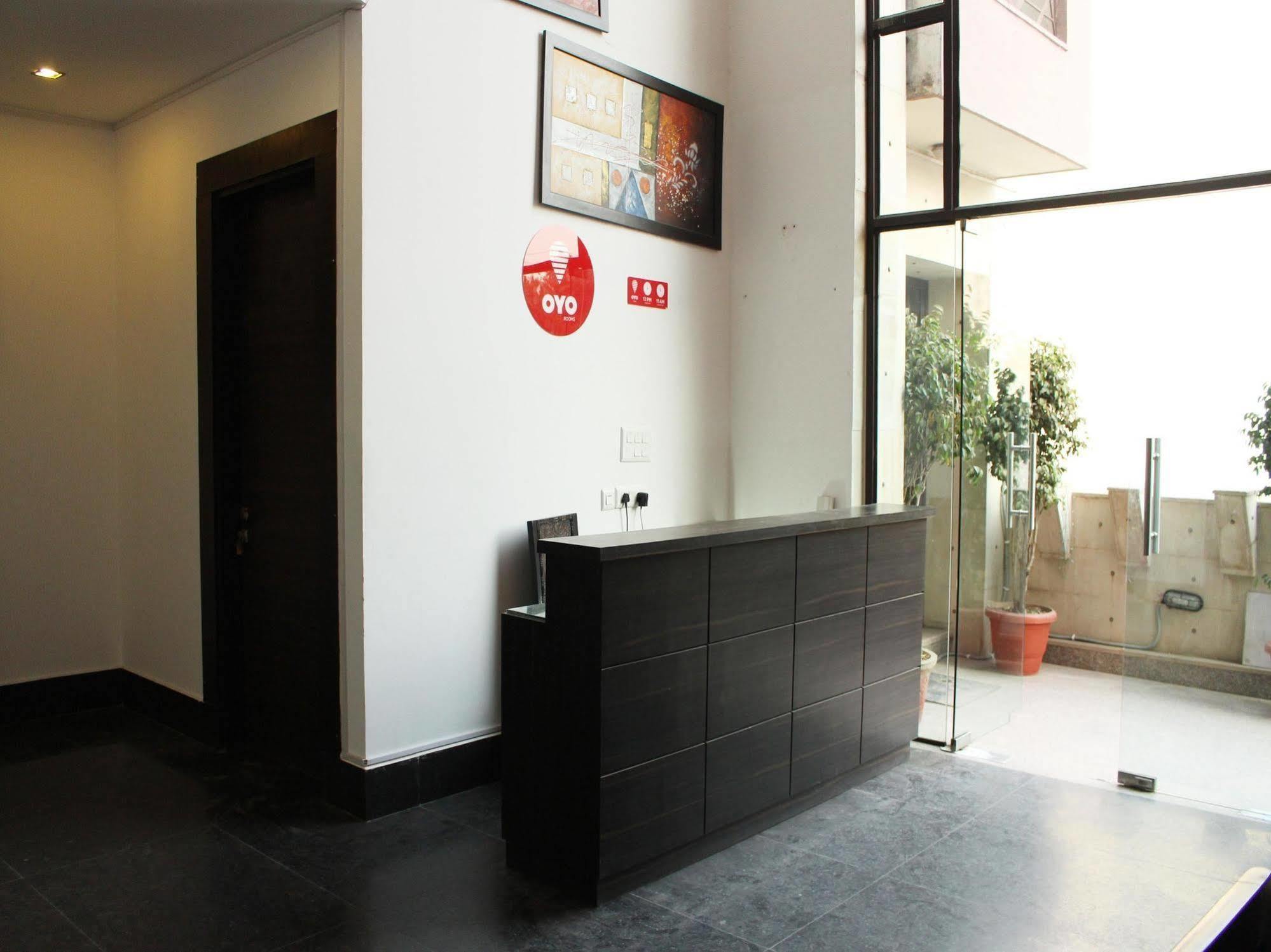Готель Oyo Flagship 387 Moulsari Avenue Ґурґаон Екстер'єр фото