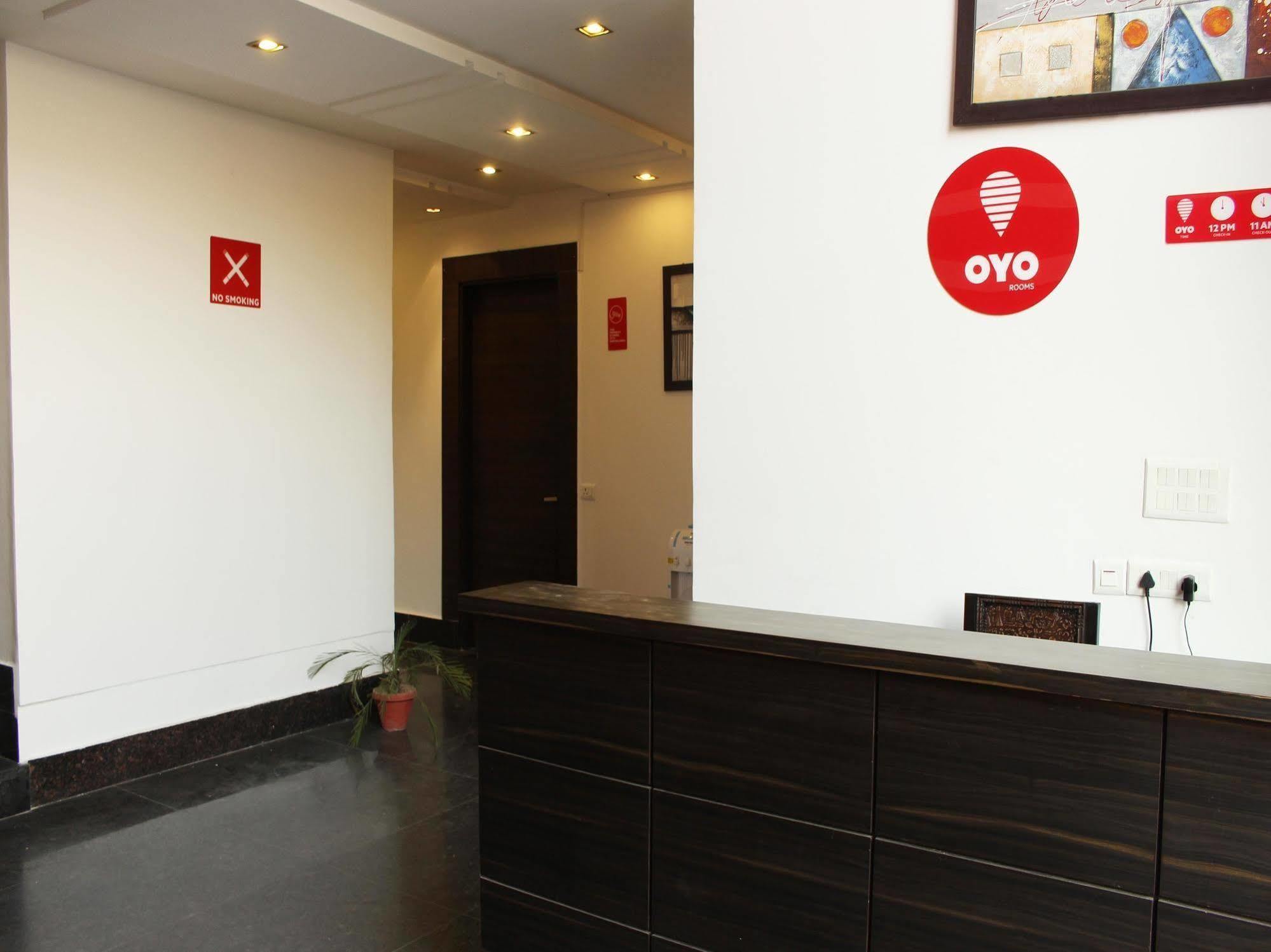 Готель Oyo Flagship 387 Moulsari Avenue Ґурґаон Екстер'єр фото