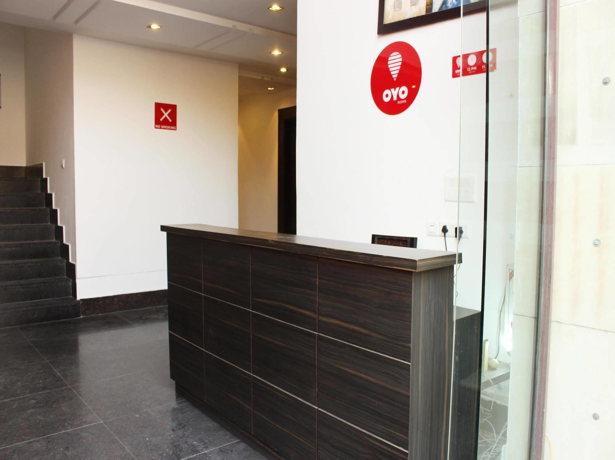 Готель Oyo Flagship 387 Moulsari Avenue Ґурґаон Екстер'єр фото