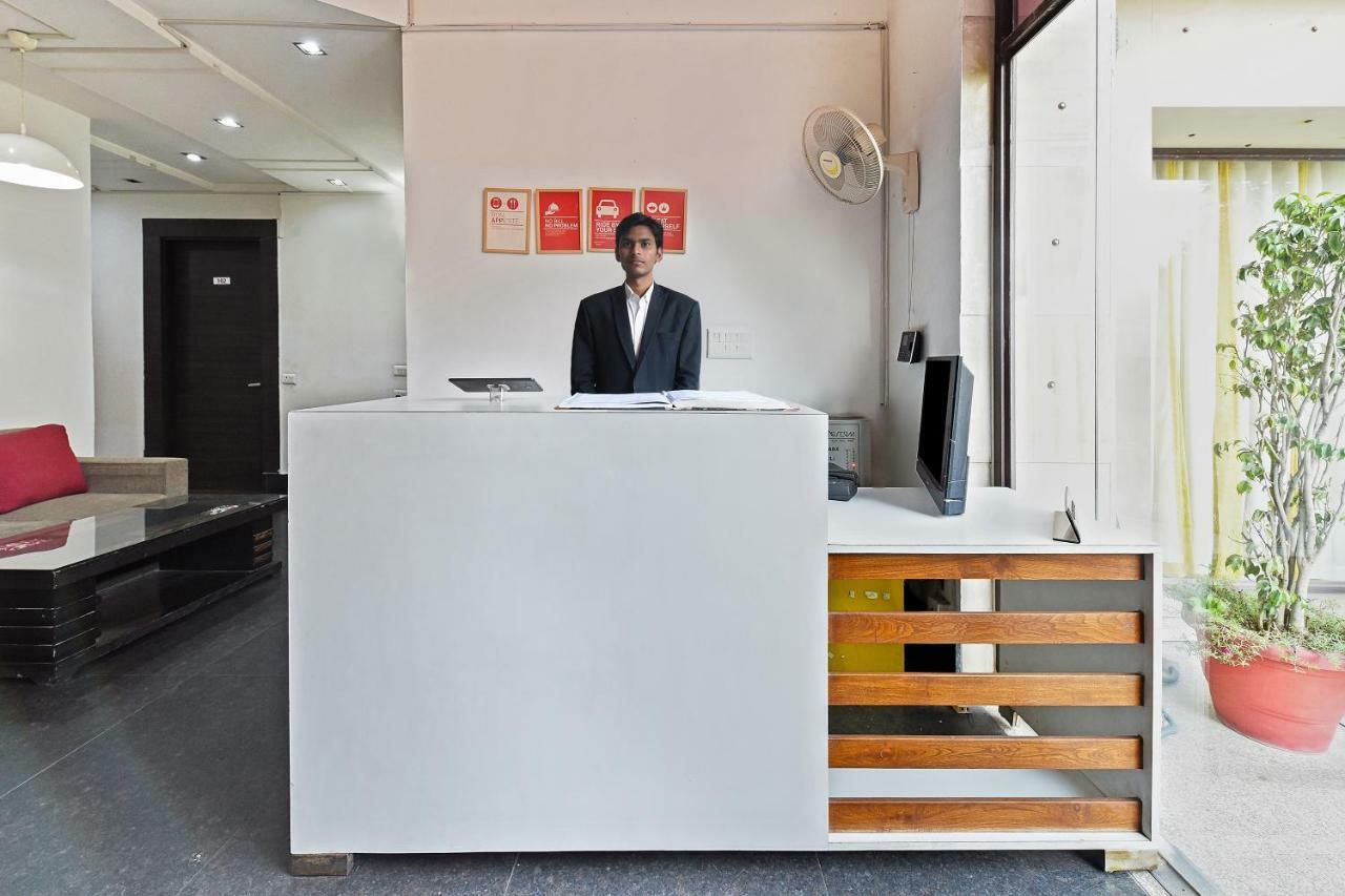Готель Oyo Flagship 387 Moulsari Avenue Ґурґаон Екстер'єр фото