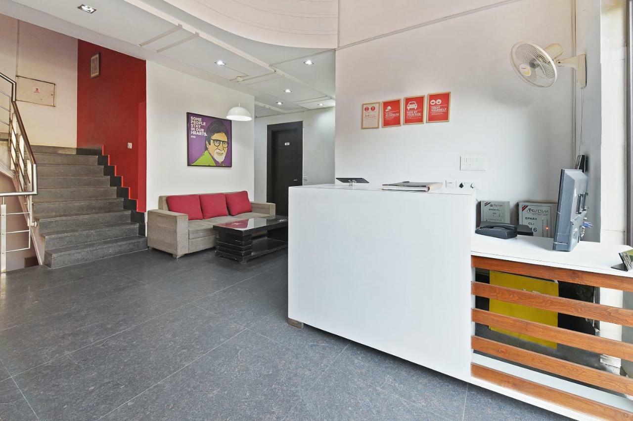 Готель Oyo Flagship 387 Moulsari Avenue Ґурґаон Екстер'єр фото